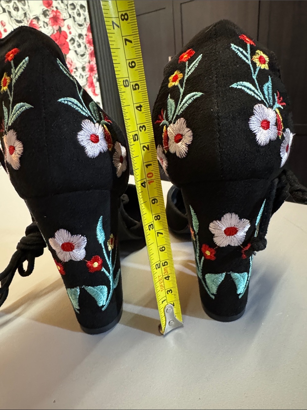 Black Floral Embroidered Lace-Up Block Heel Pumps - Picture 4 of 4